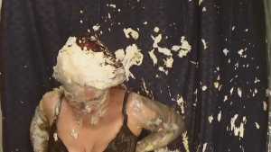 abigail-gets-pies-slime-and-chocolate_20